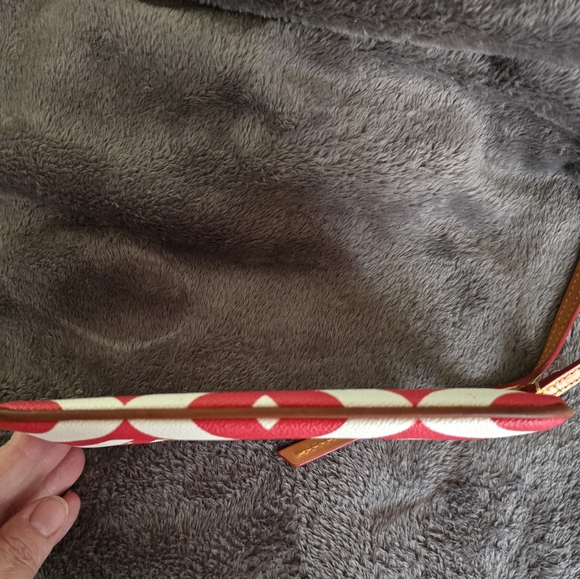 Dooney & Bourke Red and White Chevron Wristlet EUC! - Picture 11 of 15